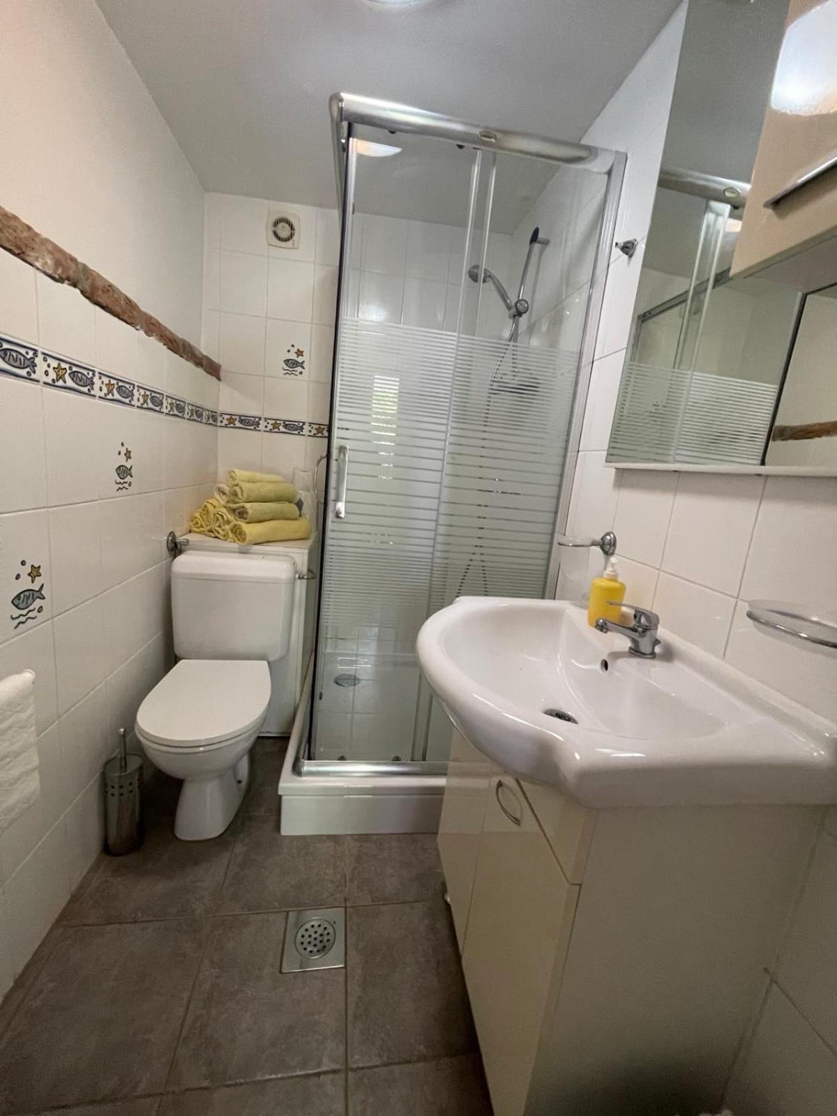 Apartment Kalikut Бели Стая снимка